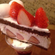 Illustration for article titled Japanese Cafe Brilliantly Tops Dessert With Larger Dessert